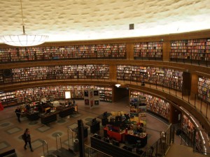 ストックホルム市立図書館の360°本の大パノラマ