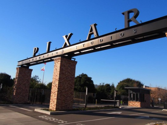 PIXAR（ピクサー）本社のロゴの看板