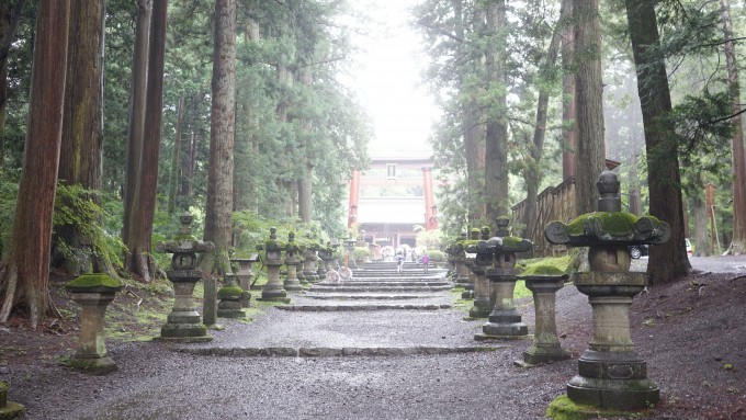 『北口本宮冨士浅間神社』の参道