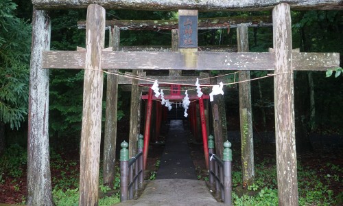 新屋山神社までの道