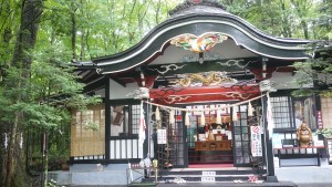 「新屋山神社」本宮の外観