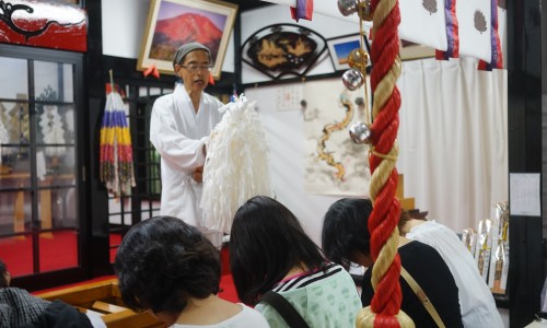 「新屋山神社」ではお祓いをしてくれる