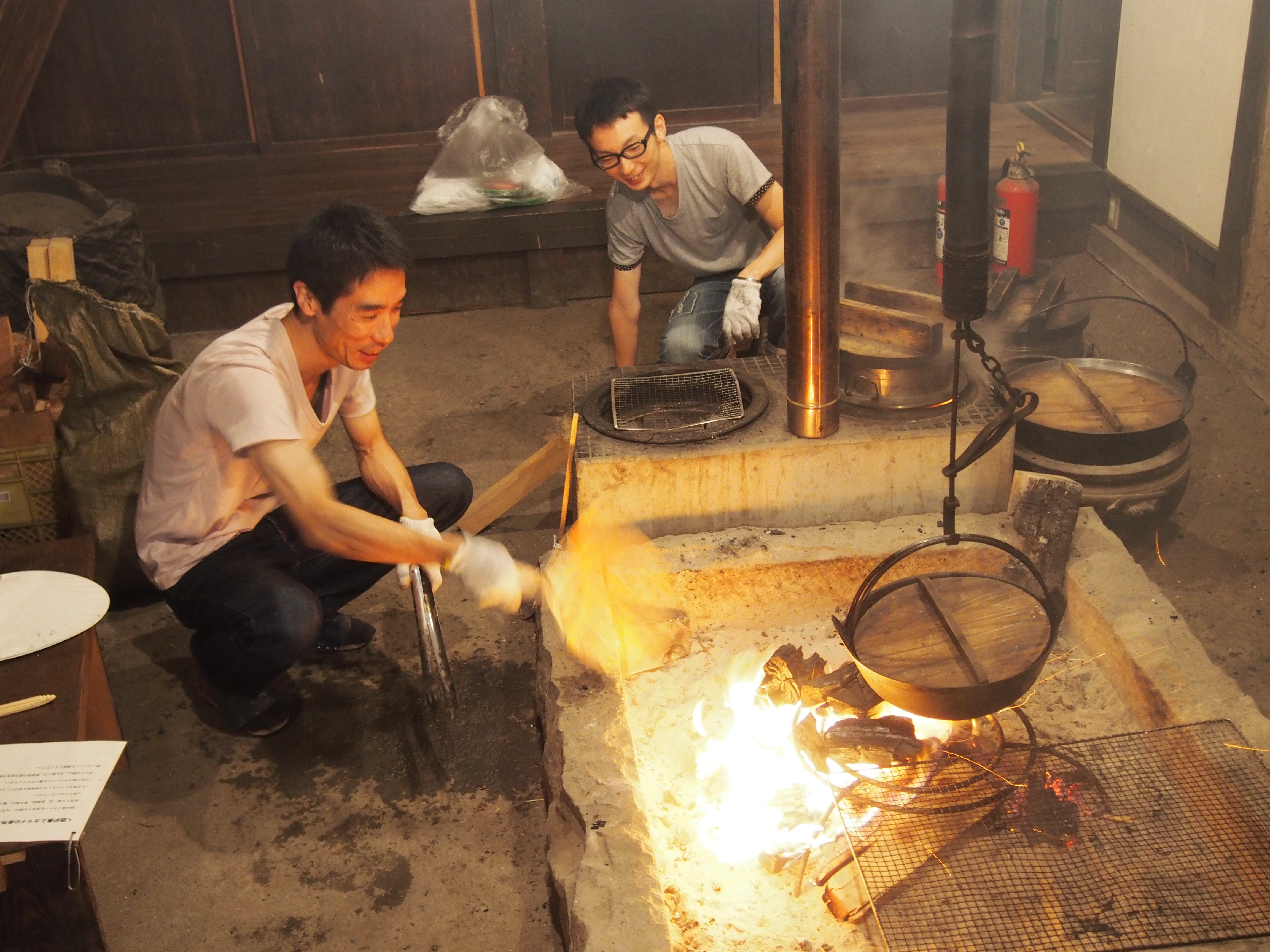 古民家『甲州民家情報館』で囲炉裏で火起こし