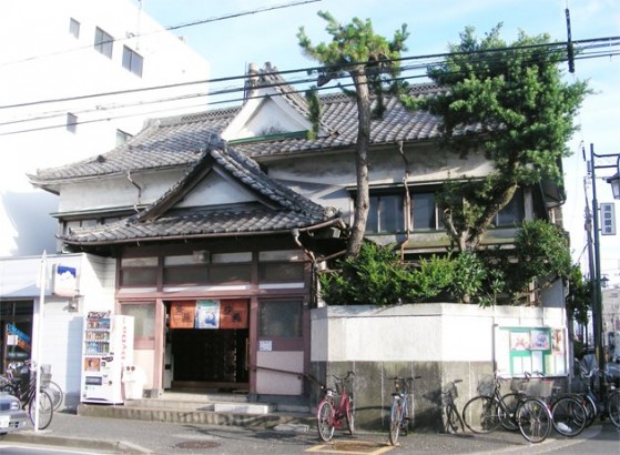 横浜・鶴見「清水湯」外観