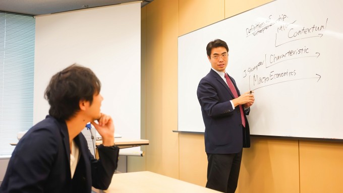 グロービスMBA准教授・川上慎市郎×中村あきら対談