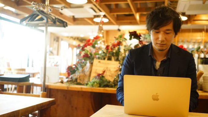 月に１度、オンライン通話ができる「Zoom」を使って、マンツーマンのコンサルティング