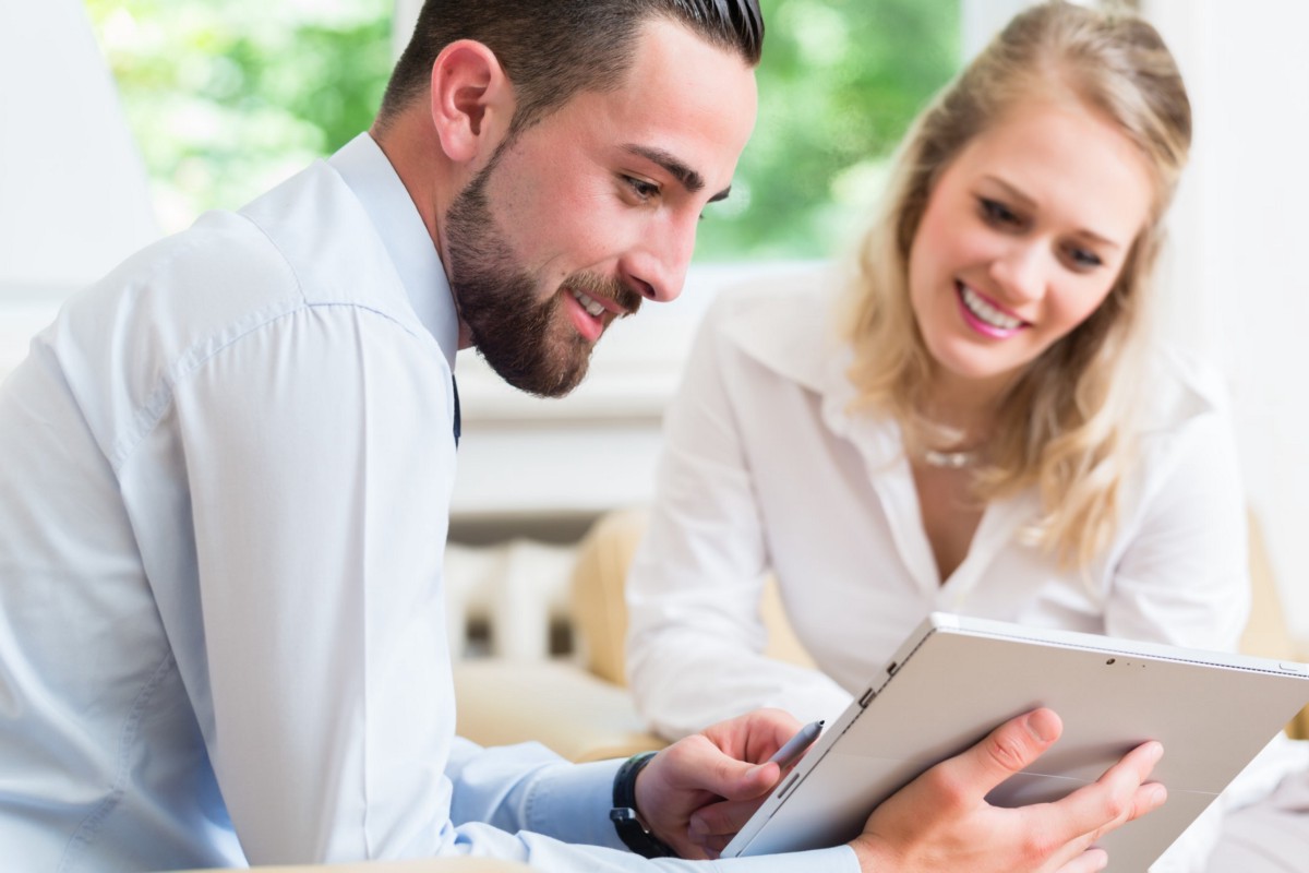 男性心理の好意サイン 男性の態度は職場でのパーソナルスペースをチェック Parcy S パーシーズ