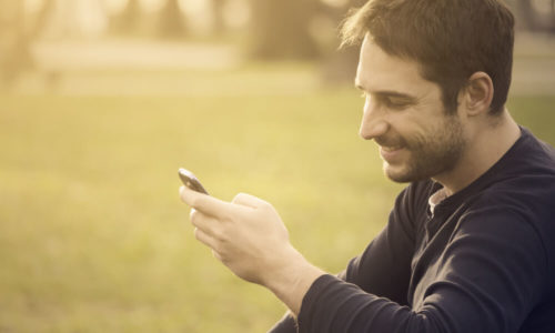 男性にとってLINEの「既読スルー」は、脈アリの女性にも行う。つまり愛情とは関係ことがほとんど。