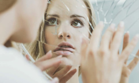 演技で「男性に信じてる」と言い続けるのはあり？なし？答えの鍵は「自己犠牲」か、あなたは幸せかどうかだ。