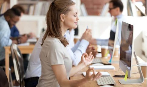 苛立つパートナーと我慢するあなた…。我慢の上にたり立つ関係はストレスを生むだけ。どこに進むかを決め、歩み出そう