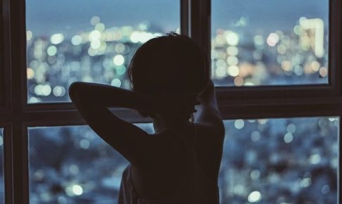 仕事が忙しいを理由に連絡がない彼氏にやってはいけない対応とは