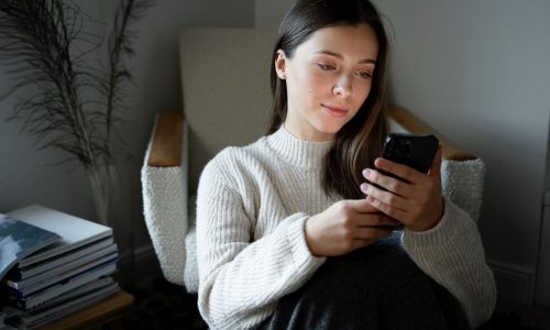 彼氏の仕事が忙しくて構ってもらえなくて寂しい対処法は?会えない時間の愛を知る方法