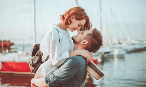 【男性心理】なぜ男は「自己肯定感が高い女性」にどんなに忙しくても何度も会いに来るのか