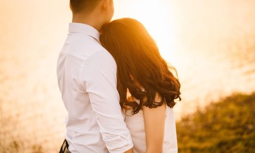 あのね、自分は愛される価値がないと思い込んでいる人ほど、対等な関係ではなく上下の関係になってしまうんだよ