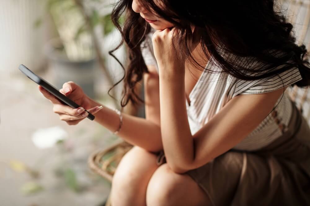 音信不通や自然消滅で終わる関係は「連絡頻度の問題ではない」