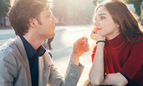 【男性心理】男性が本音を話したくなる女性と、黙ってしまう女性の違い